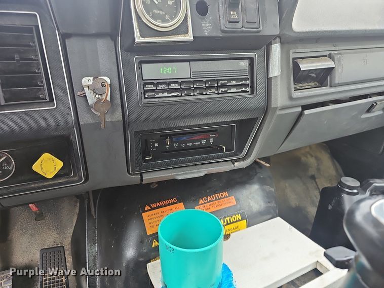 image for item EJ5347 1994 Ford F900 vacuum truck