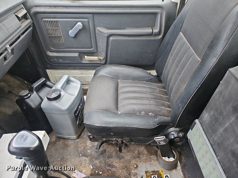 image for item EJ5347 1994 Ford F900 vacuum truck