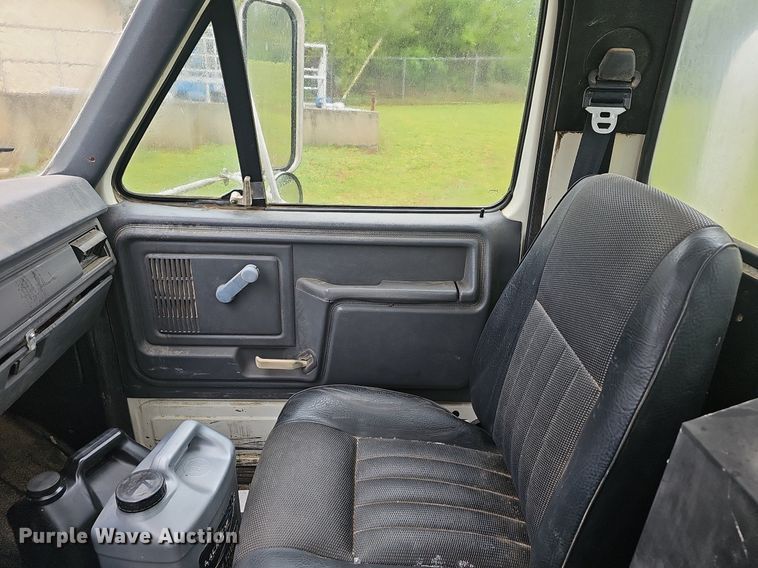 image for item EJ5347 1994 Ford F900 vacuum truck