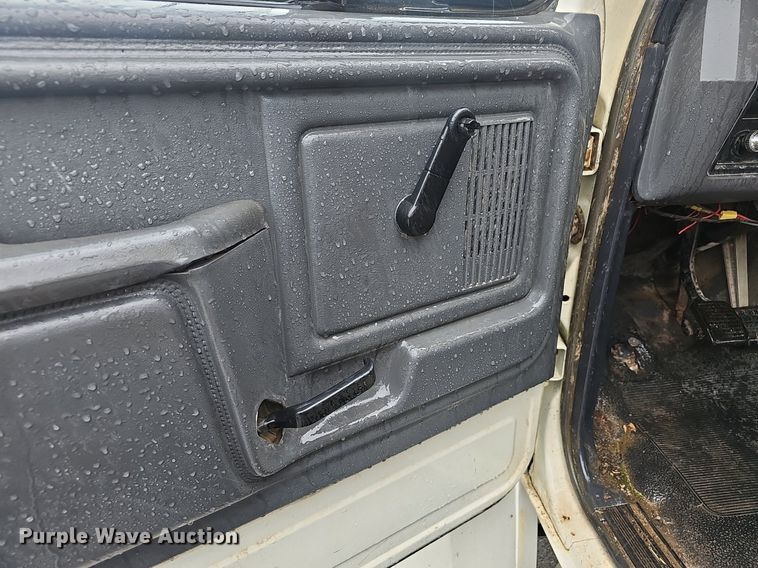 image for item EJ5347 1994 Ford F900 vacuum truck