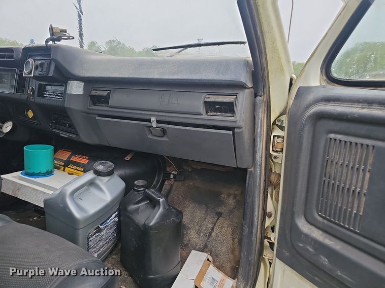 image for item EJ5347 1994 Ford F900 vacuum truck