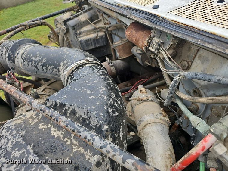 image for item EJ5347 1994 Ford F900 vacuum truck