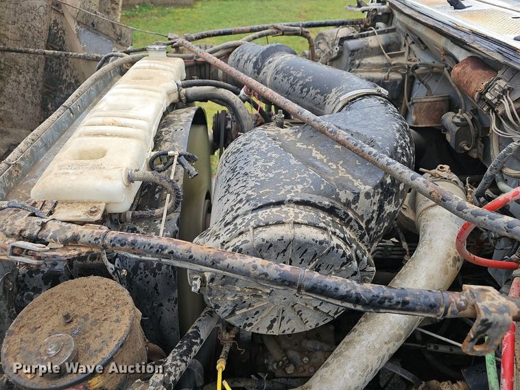 image for item EJ5347 1994 Ford F900 vacuum truck