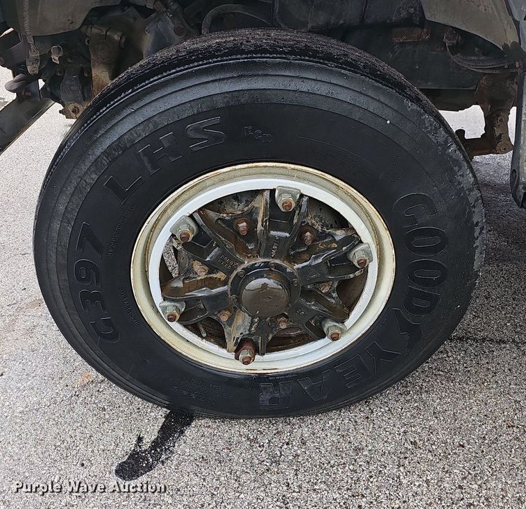 image for item EJ5347 1994 Ford F900 vacuum truck