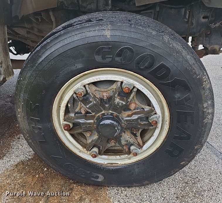 image for item EJ5347 1994 Ford F900 vacuum truck