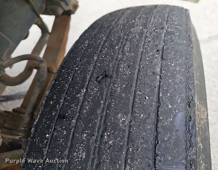 image for item EJ5347 1994 Ford F900 vacuum truck