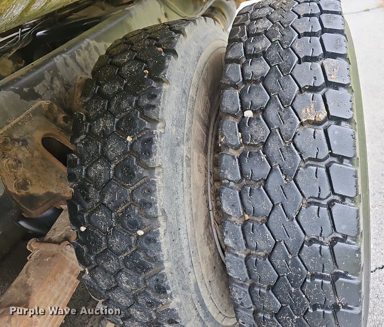 image for item EJ5347 1994 Ford F900 vacuum truck