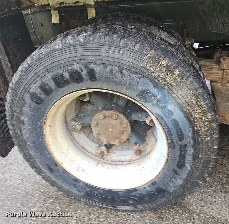 image for item EJ5347 1994 Ford F900 vacuum truck