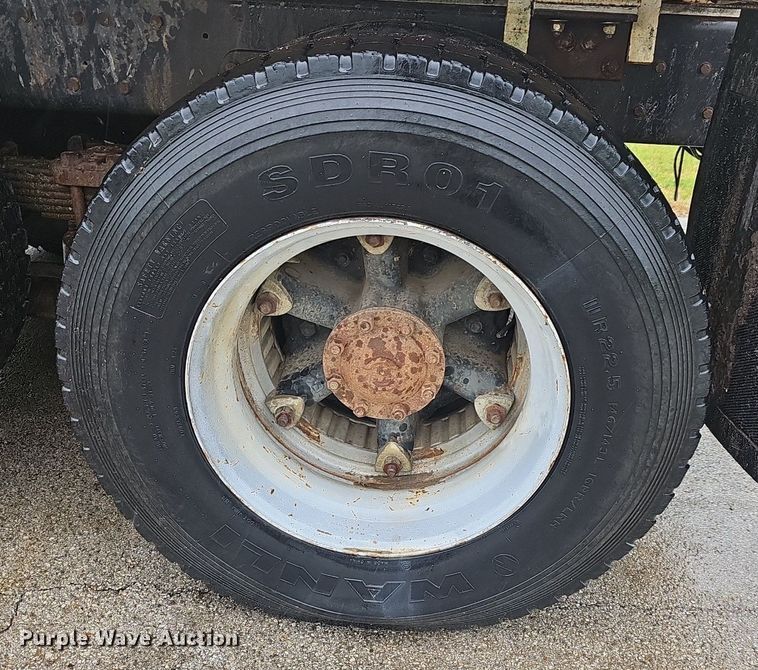 image for item EJ5347 1994 Ford F900 vacuum truck