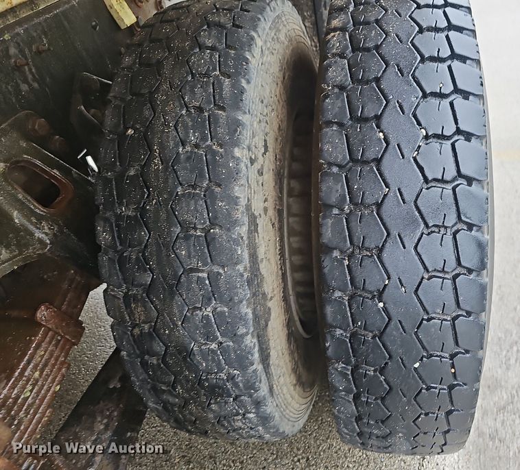 image for item EJ5347 1994 Ford F900 vacuum truck