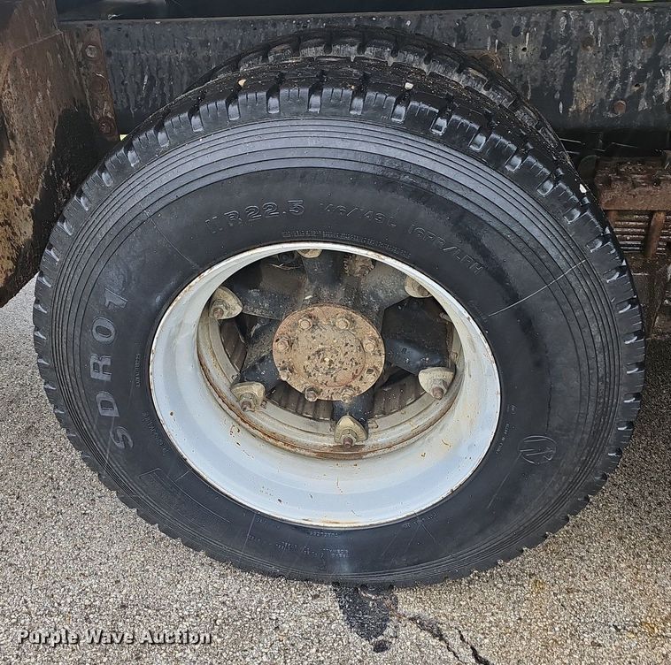 image for item EJ5347 1994 Ford F900 vacuum truck