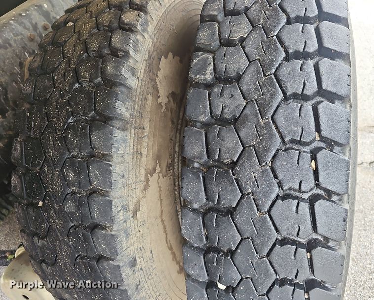 image for item EJ5347 1994 Ford F900 vacuum truck