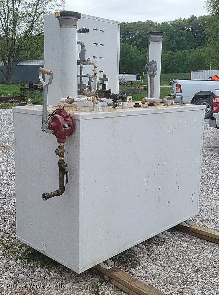 image for item EJ7944 Fuel and air tank