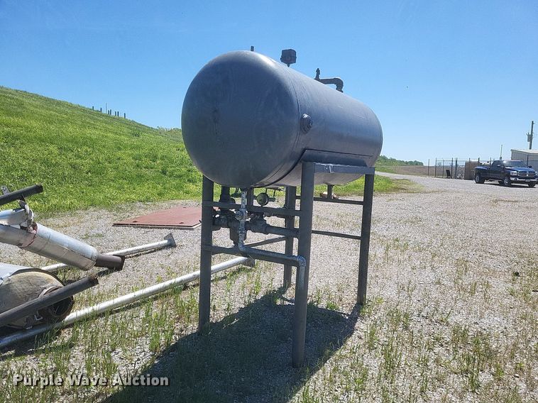 image for item EJ7944 Fuel and air tank