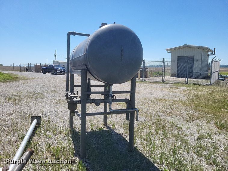 image for item EJ7944 Fuel and air tank