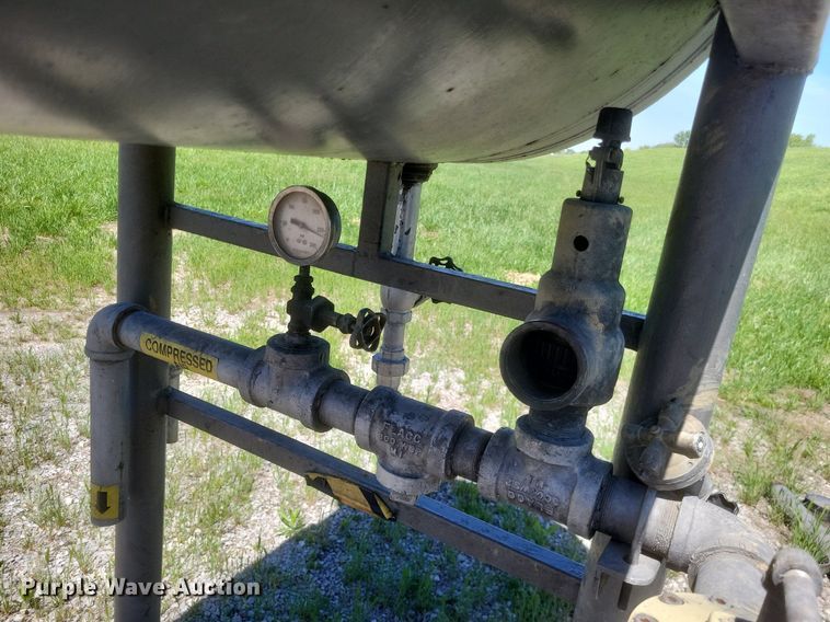 image for item EJ7944 Fuel and air tank