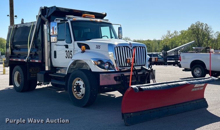 image for item EK4542 2013 International 7400 SBA dump truck