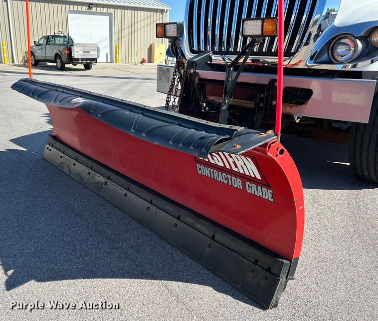 image for item EK4542 2013 International 7400 SBA dump truck