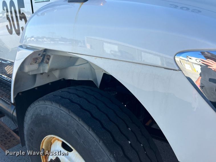 image for item EK4542 2013 International 7400 SBA dump truck