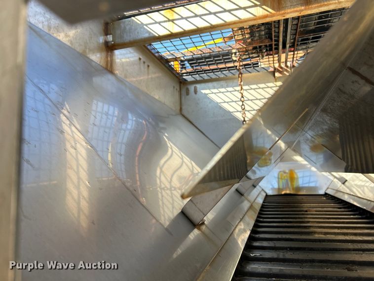 image for item EK4542 2013 International 7400 SBA dump truck