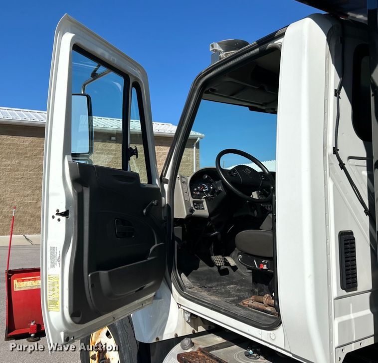 image for item EK4542 2013 International 7400 SBA dump truck