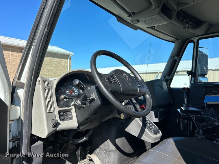 image for item EK4542 2013 International 7400 SBA dump truck