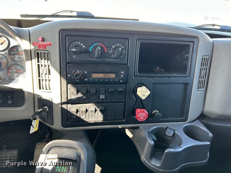 image for item EK4542 2013 International 7400 SBA dump truck