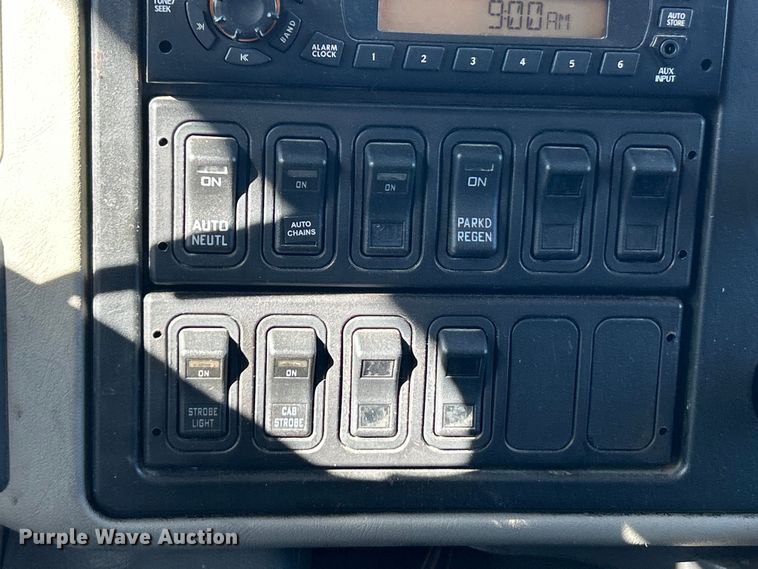 image for item EK4542 2013 International 7400 SBA dump truck