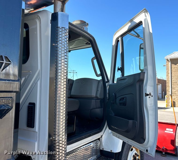 image for item EK4542 2013 International 7400 SBA dump truck