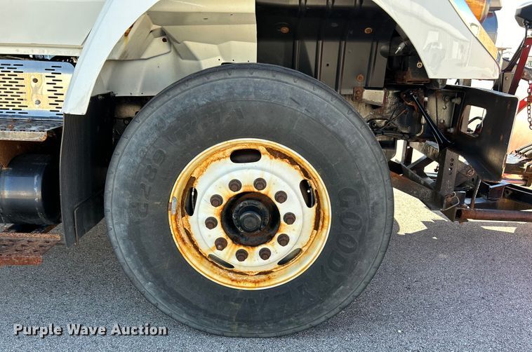 image for item EK4542 2013 International 7400 SBA dump truck