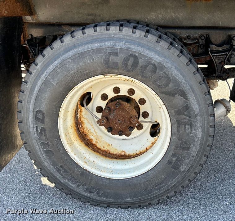 image for item EK4542 2013 International 7400 SBA dump truck