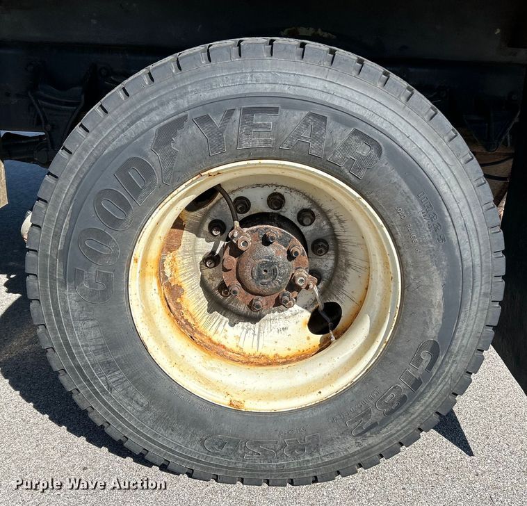 image for item EK4542 2013 International 7400 SBA dump truck