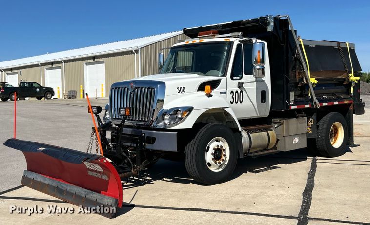 image for item EK4543 2013 International 7400 SBA dump truck