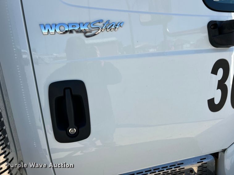 image for item EK4543 2013 International 7400 SBA dump truck