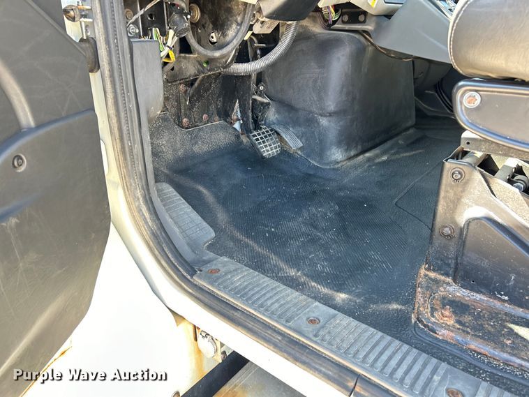 image for item EK4543 2013 International 7400 SBA dump truck