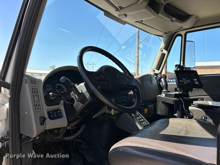 image for item EK4543 2013 International 7400 SBA dump truck