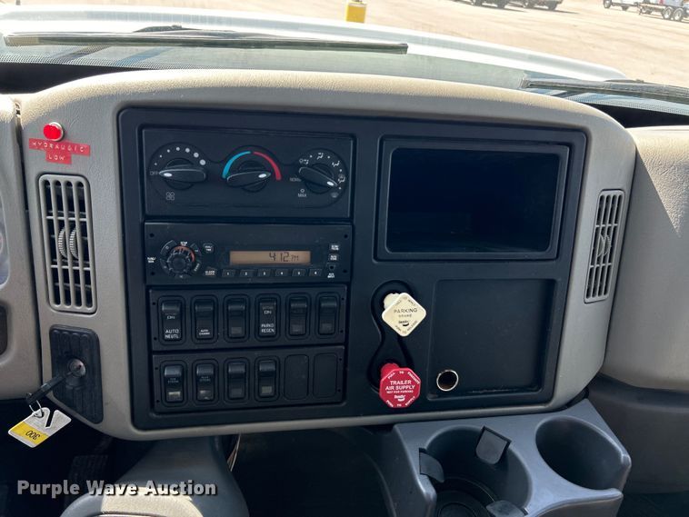 image for item EK4543 2013 International 7400 SBA dump truck