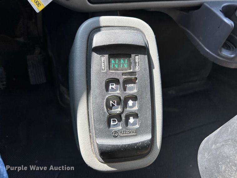 image for item EK4543 2013 International 7400 SBA dump truck