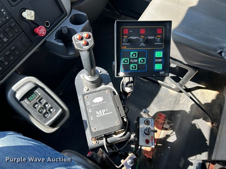 image for item EK4543 2013 International 7400 SBA dump truck