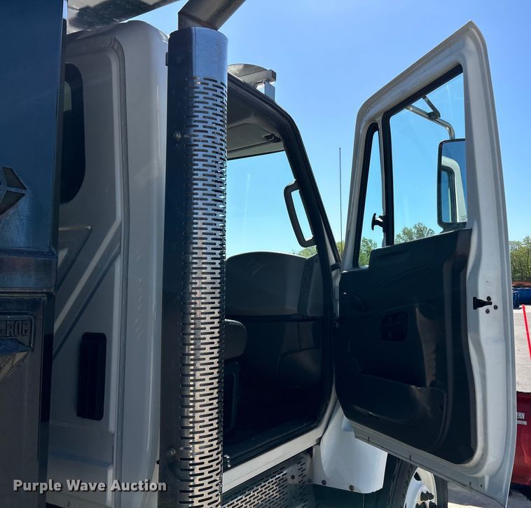 image for item EK4543 2013 International 7400 SBA dump truck