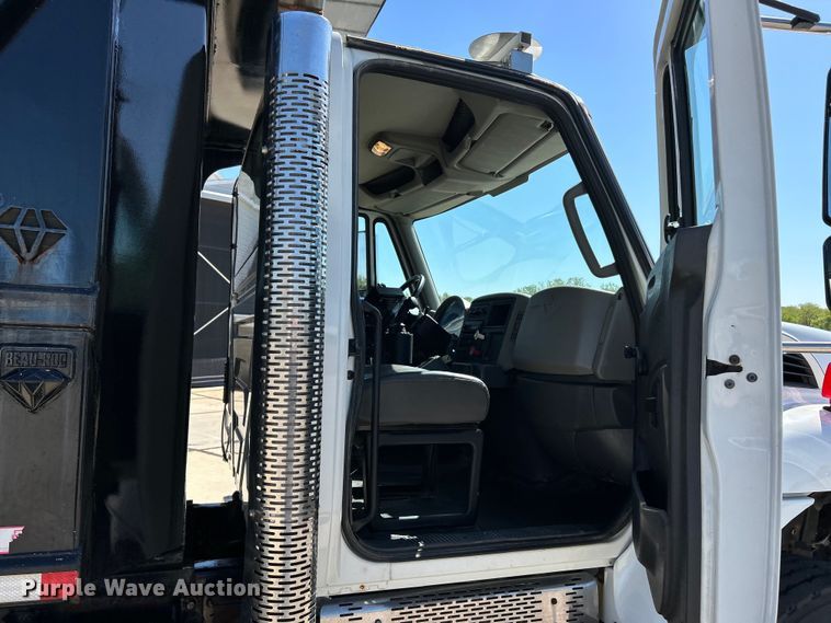 image for item EK4543 2013 International 7400 SBA dump truck