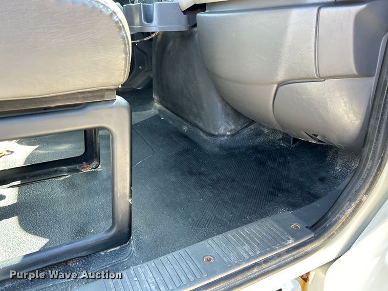 image for item EK4543 2013 International 7400 SBA dump truck