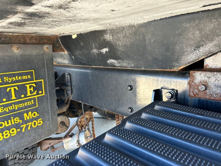 image for item EK4543 2013 International 7400 SBA dump truck