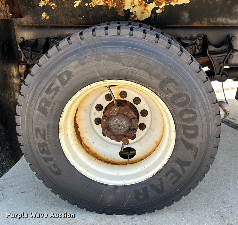 image for item EK4543 2013 International 7400 SBA dump truck