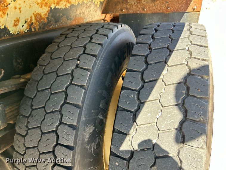 image for item EK4543 2013 International 7400 SBA dump truck