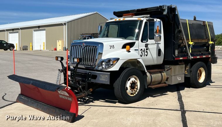 image for item EK4544 2013 International 7400 SBA dump truck