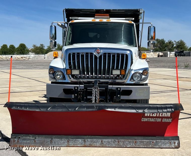 image for item EK4544 2013 International 7400 SBA dump truck