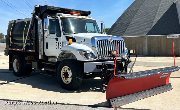 image for item EK4544 2013 International 7400 SBA dump truck
