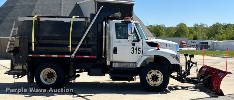 image for item EK4544 2013 International 7400 SBA dump truck