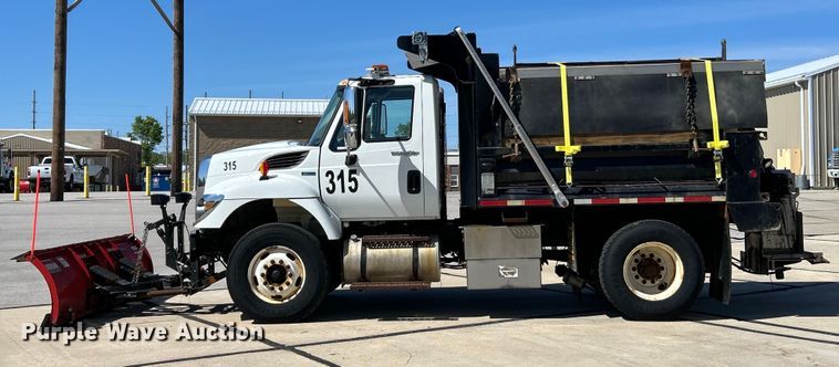 image for item EK4544 2013 International 7400 SBA dump truck